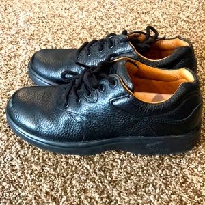 Boys Dr. Comfort shoes. Black. Size 6 1/2 M.